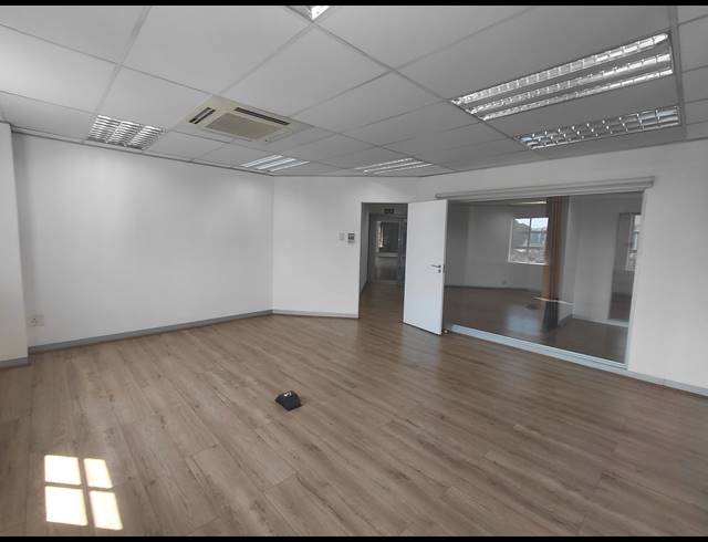 412M² OFFICE TO LET IN FOURWAYS